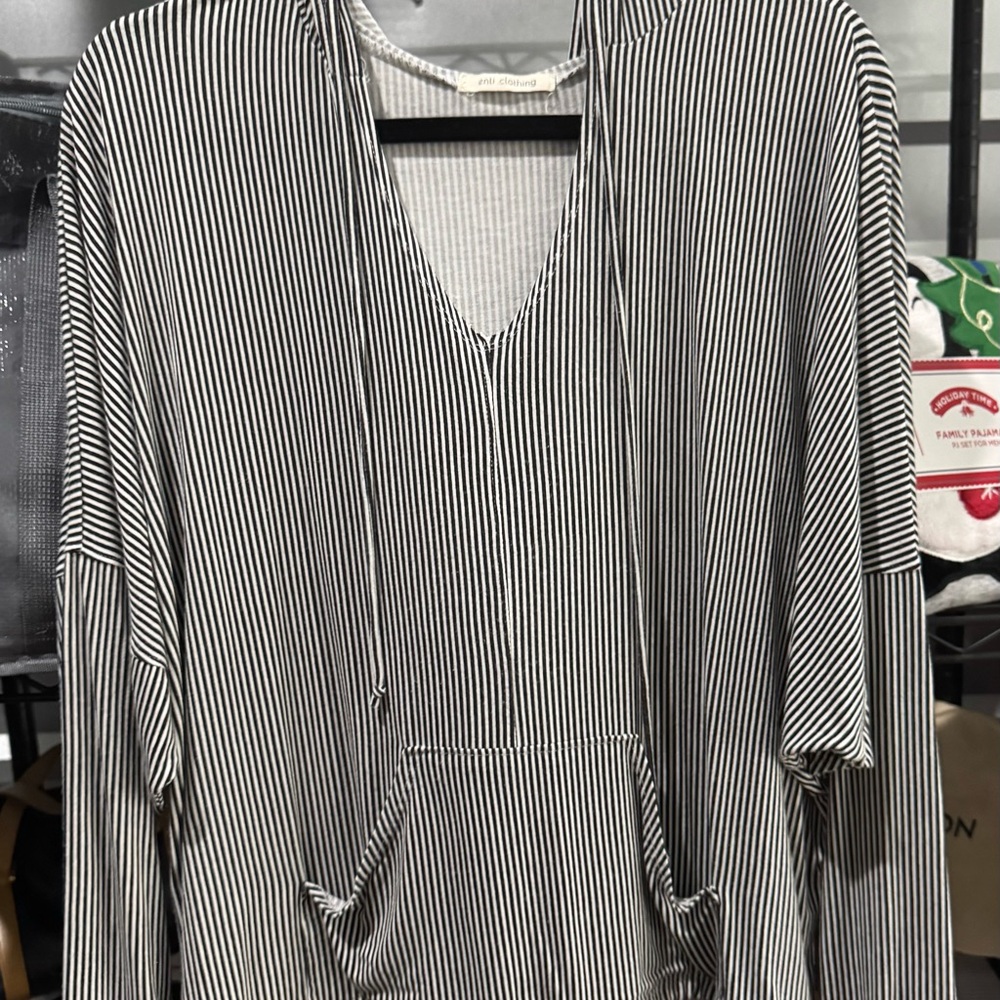 Black/White striped long sleeve front tie string blouse